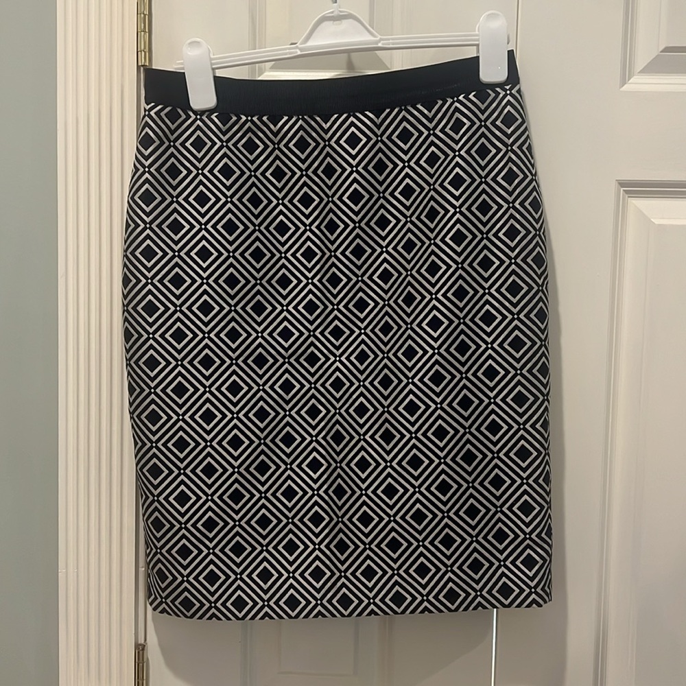 Ann Taylor Skirt Navy Geometrical Design Size 8 Fully Lined